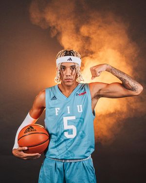 Image post by @fiuhoops on Instagram
