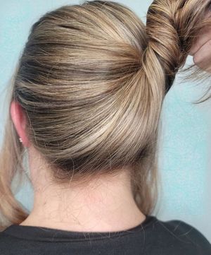 Image post by @AquaFireSalon on Facebook