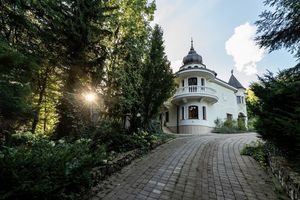 Image post by @christiesrealestate on Instagram