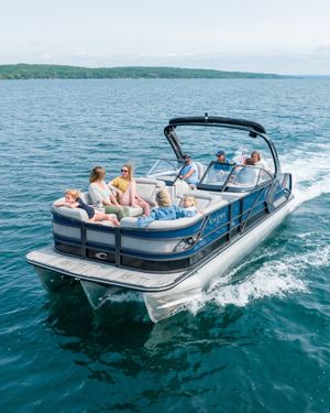 Image post by @crestpontoonboats on Instagram