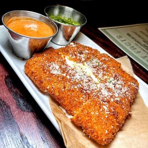 Image post by @houlihans on Instagram
