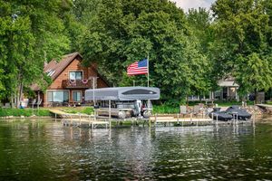 Image post by @lakecountrybarge on Facebook