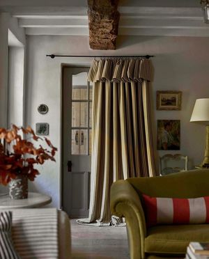 Image post by @_stay_inside on Instagram