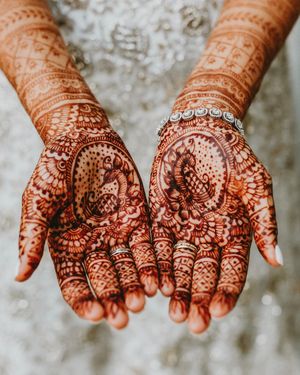 Image post by @thismodernlovephoto on Instagram