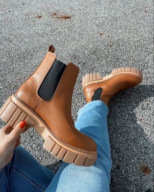 Image post by @dsw on Instagram