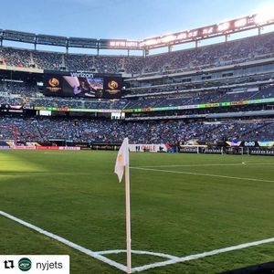 Image post by @metlifestadium on Instagram