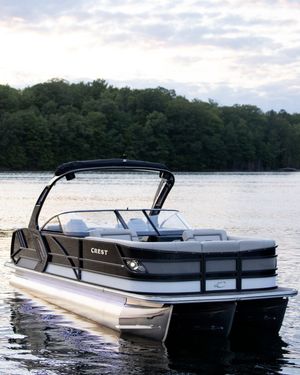 Image post by @crestpontoonboats on Instagram