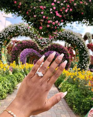 Image post by @theknot on Instagram