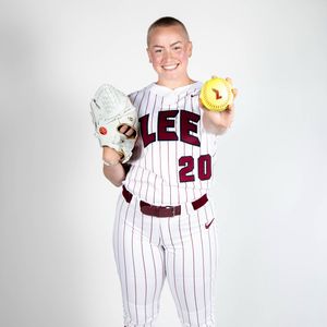 Image post by @leeusoftball on Instagram