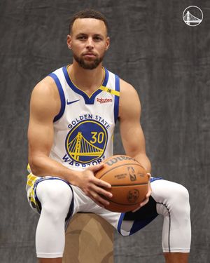 Image post by @warriors on Twitter/X