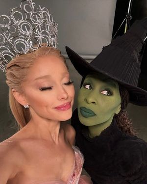 Image post by @enews on Instagram