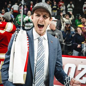 Image post by @du_hockey on Instagram