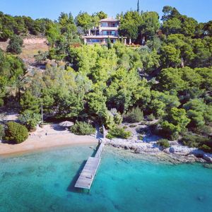 Image post by @christiesrealestate on Instagram