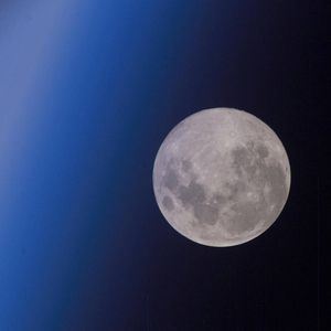 Image post by @nasaartemis on Instagram