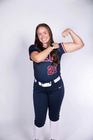 Image post by @leeusoftball on Instagram