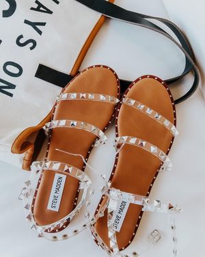 Image post by @dsw on Instagram