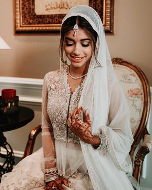 Image post by @thismodernlovephoto on Instagram