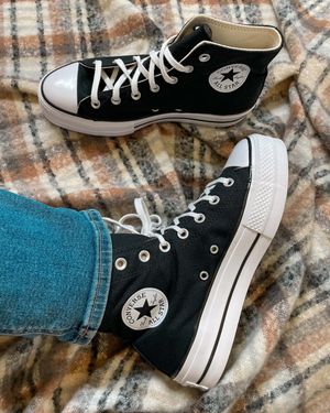 Image post by @dsw on Instagram