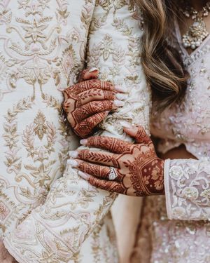 Image post by @thismodernlovephoto on Instagram