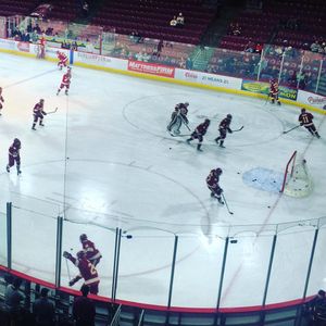 Image post by @du_hockey on Instagram