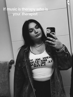 Video post by @hollymillenium on TikTok