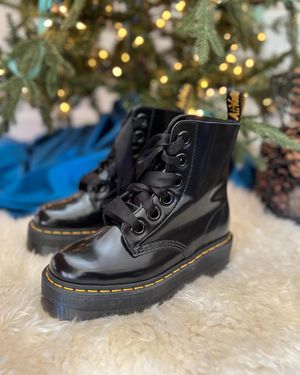 Image post by @dsw on Instagram