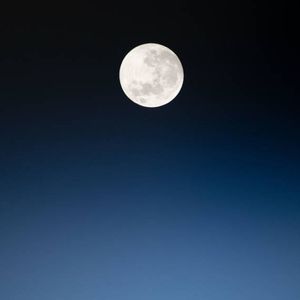 Image post by @nasaartemis on Instagram