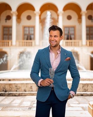 Image post by @theknot on Instagram