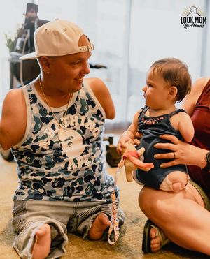 Image post by @lookmomnohands on Instagram