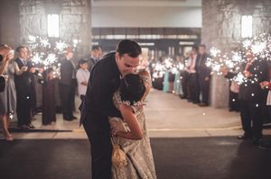 Image post by @thismodernlovephoto on Instagram
