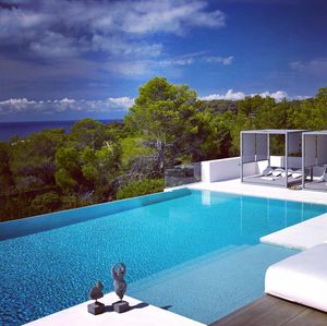 Image post by @christiesrealestate on Instagram