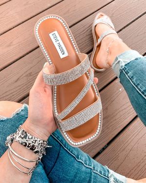 Image post by @dsw on Instagram