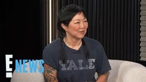 Video post by @enews on YouTube