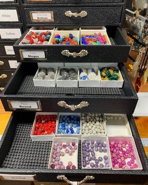 Image post by @beadcache on Instagram