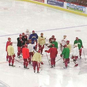 Image post by @du_hockey on Instagram