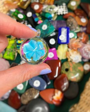 Image post by @beadcache on Instagram