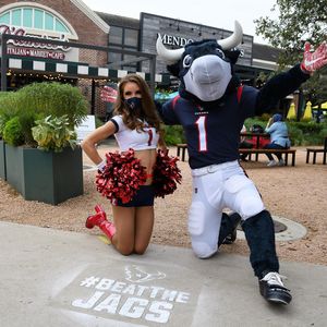 Image post by @texanscheerleaders on Instagram