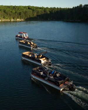 Image post by @crestpontoonboats on Instagram