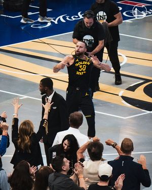 Image post by @warriors on Twitter/X