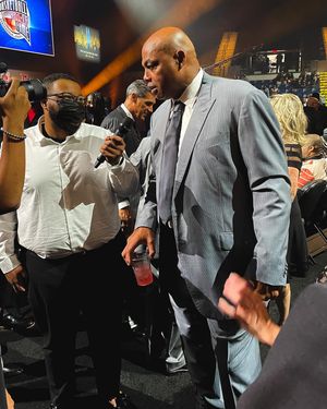 Image post by @thedavondavis on Instagram