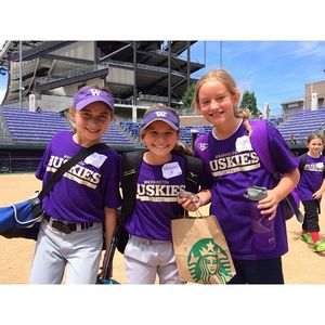 Image post by @uwsoftball on Instagram
