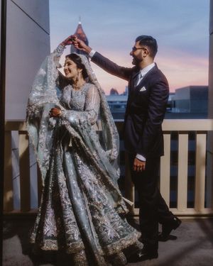Image post by @thismodernlovephoto on Instagram
