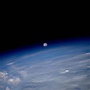 Image post by @nasaartemis on Instagram