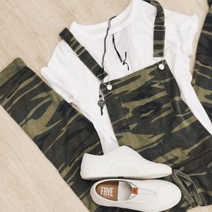 Image post by @shopoutoftown on Instagram