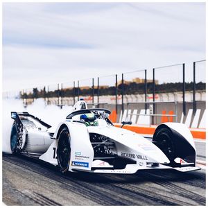 Image post by @susie_wolff on Instagram