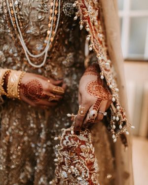 Image post by @thismodernlovephoto on Instagram