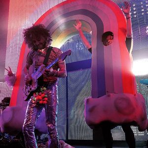 Image post by @thewarfield on Instagram