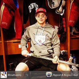 Image post by @du_hockey on Instagram