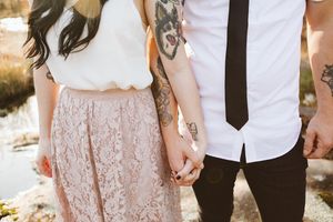 Image post by @thismodernlovephoto on Instagram