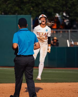 Image post by @texassoftball on Instagram